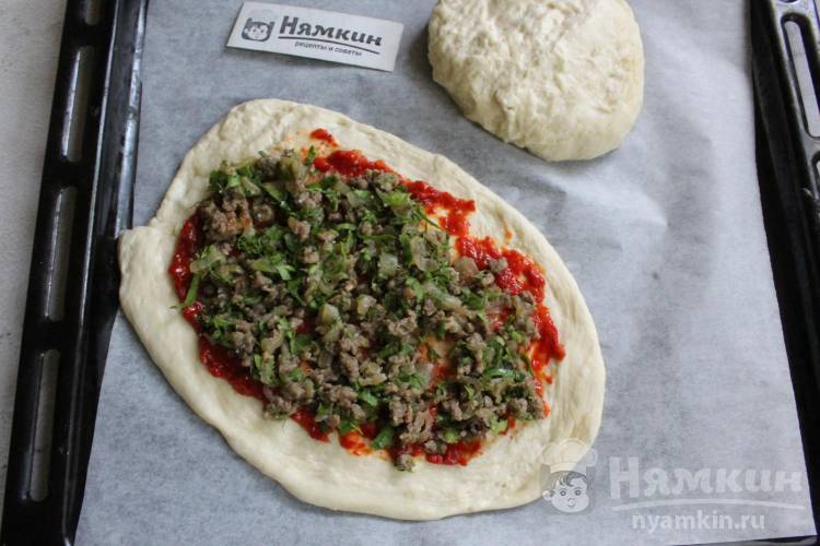Пиде по-турецки с фаршем, сыром и зеленью - фото шаг 10