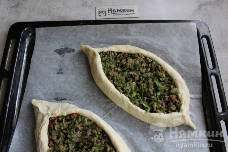 Пиде по-турецки с фаршем, сыром и зеленью - фото шаг 11