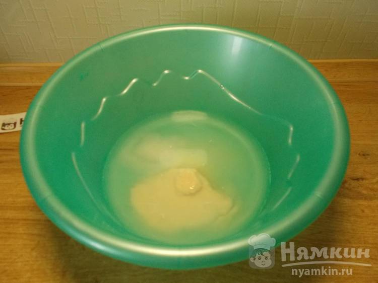 Простой дрожжевой домашний хлеб на воде в духовке - фото шаг 2