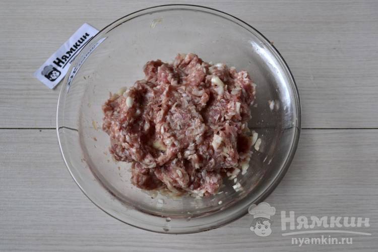 Классические фаршированные болгарские перцы с мясным фаршем и рисом - фото шаг 3