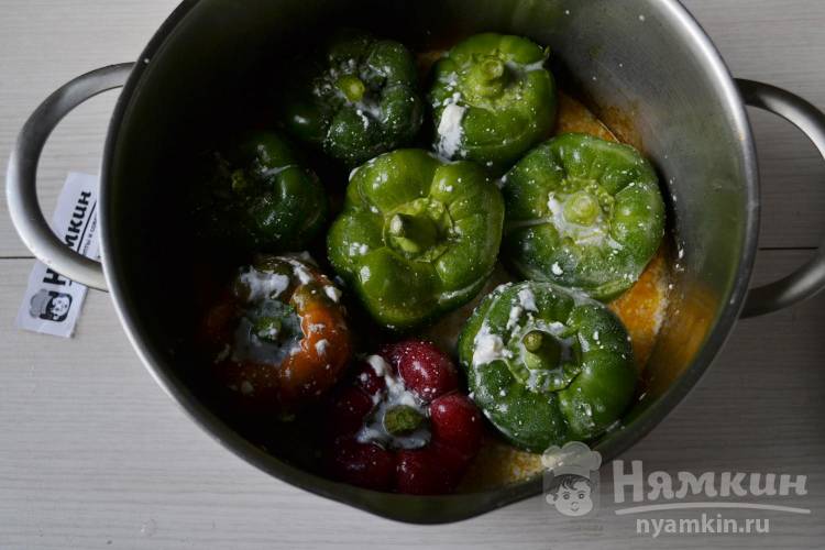Классические фаршированные болгарские перцы с мясным фаршем и рисом - фото шаг 10