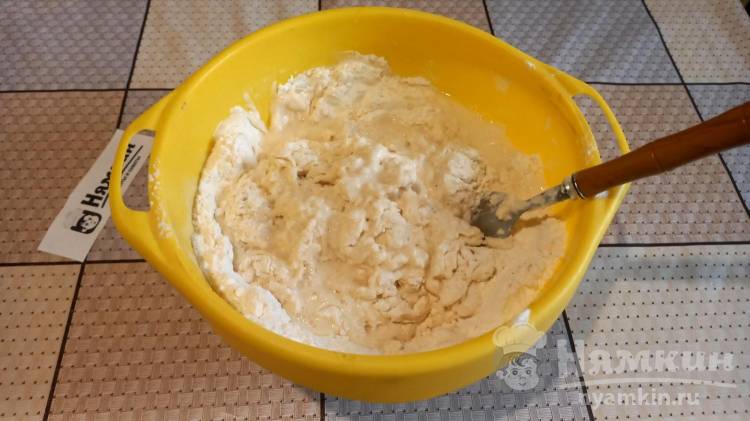 Штрудли из дрожжевого теста с мясом на овощной подушке - фото шаг 3