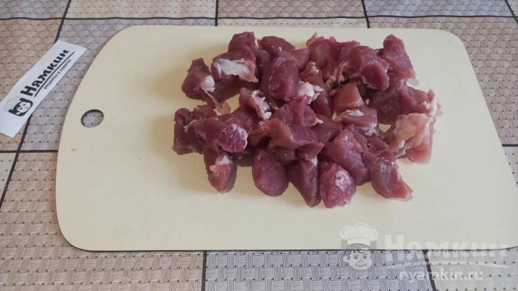 Штрудли из дрожжевого теста с мясом на овощной подушке - фото шаг 4