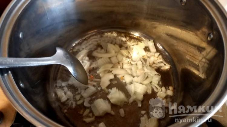 Штрудли из дрожжевого теста с мясом на овощной подушке - фото шаг 6
