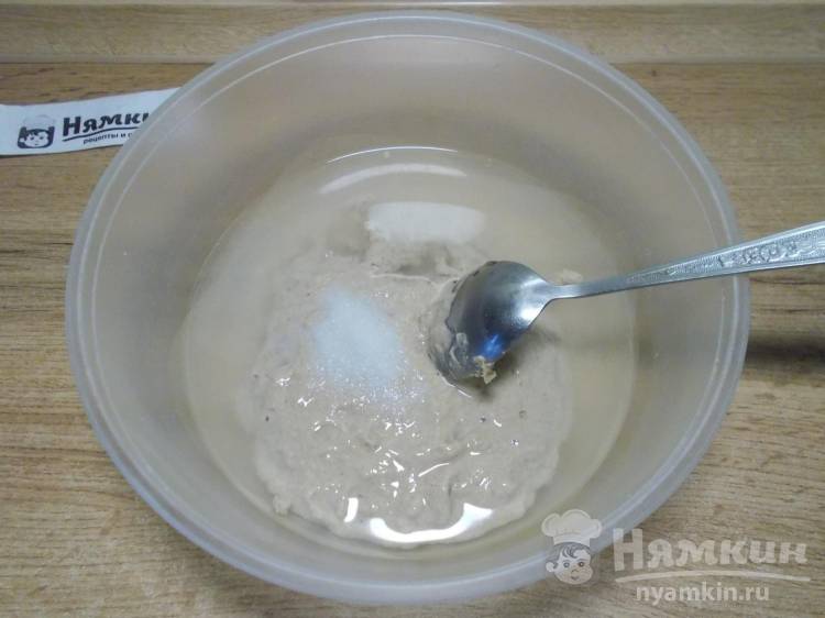 Открытый пирог на ржаной закваске с сосисками и сыром а-ля пицца - фото шаг 2
