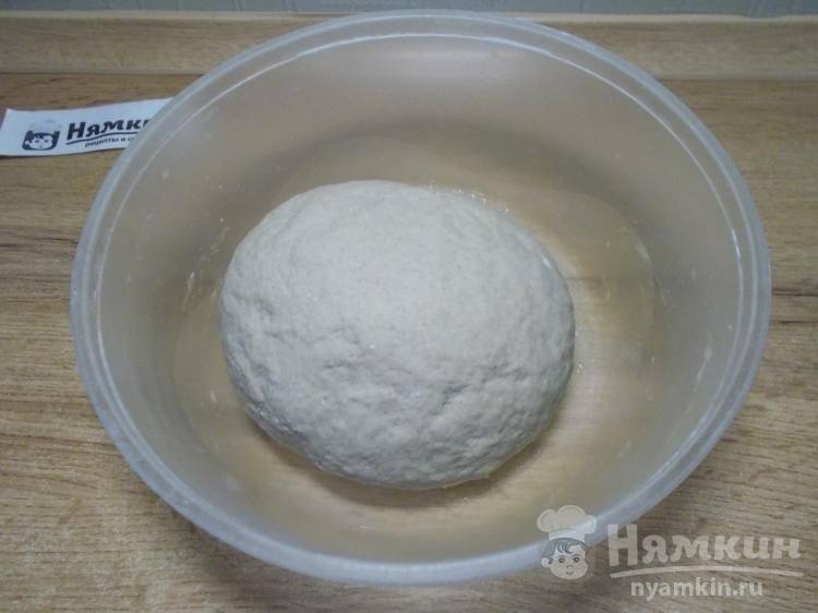Открытый пирог на ржаной закваске с сосисками и сыром а-ля пицца - фото шаг 4
