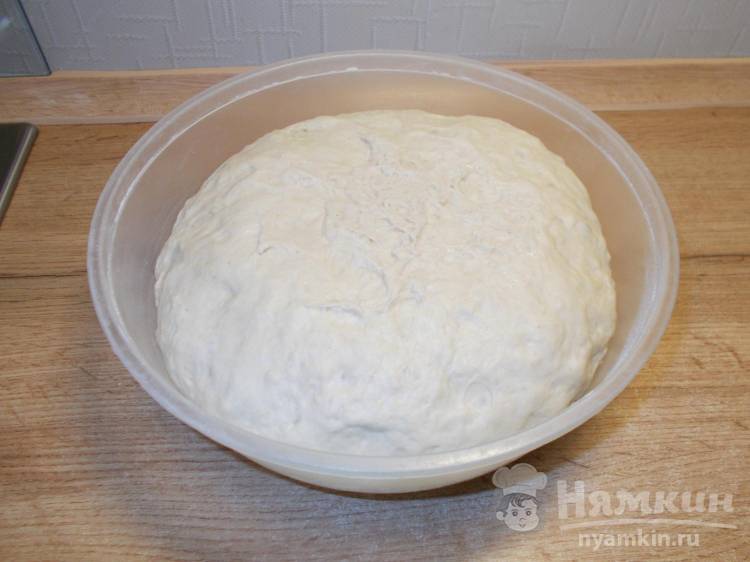 Открытый пирог на ржаной закваске с сосисками и сыром а-ля пицца - фото шаг 5