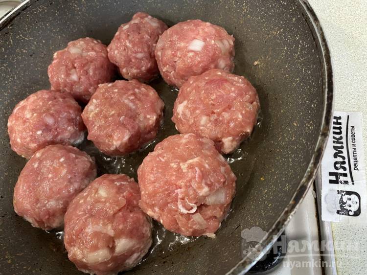 Ёжики из домашнего свиного фарша с рисом и репчатым луком - фото шаг 9
