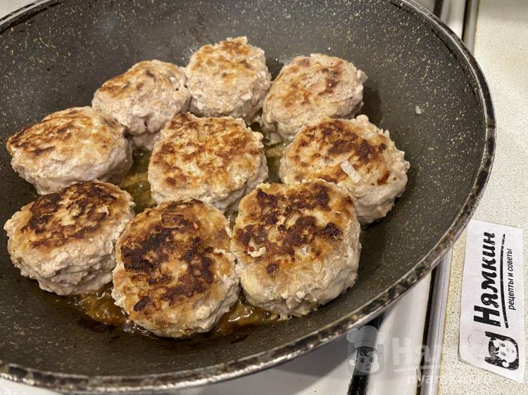 Ёжики из домашнего свиного фарша с рисом и репчатым луком - фото шаг 10