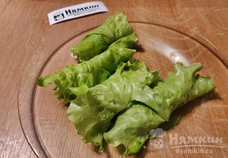 Рулетики из мясных котлет и варёных яиц в листьях салата - фото шаг 8