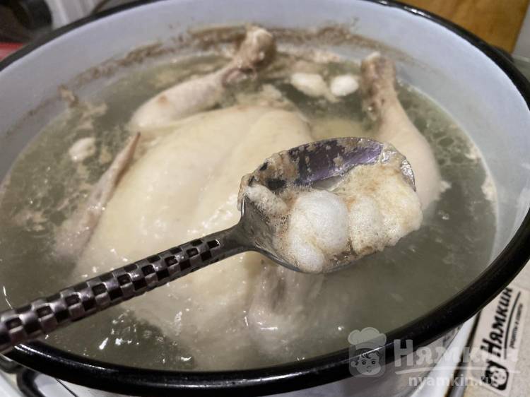 Домашняя суп-лапша с целой курицей и овощами - фото шаг 3