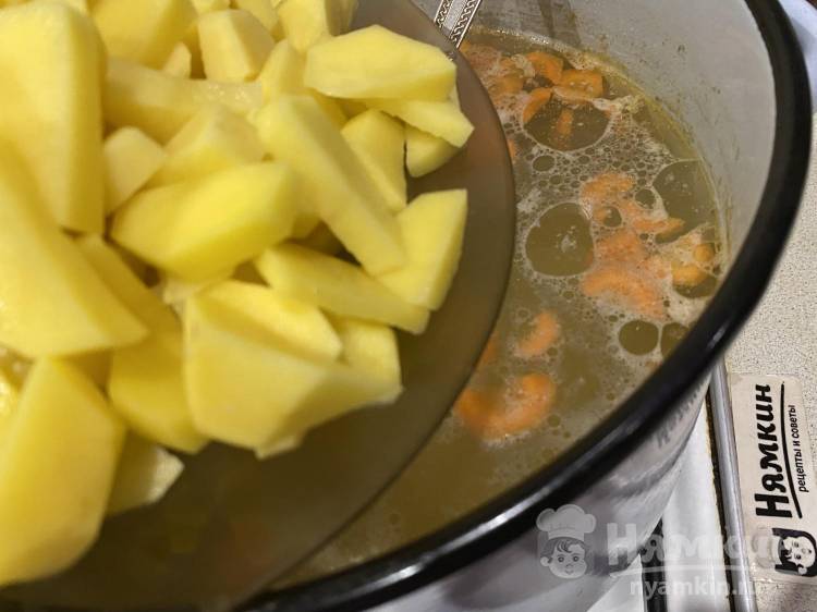 Домашняя суп-лапша с целой курицей и овощами - фото шаг 7