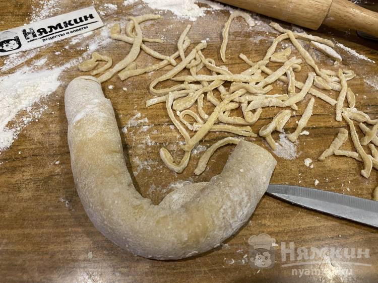 Домашняя суп-лапша с целой курицей и овощами - фото шаг 15