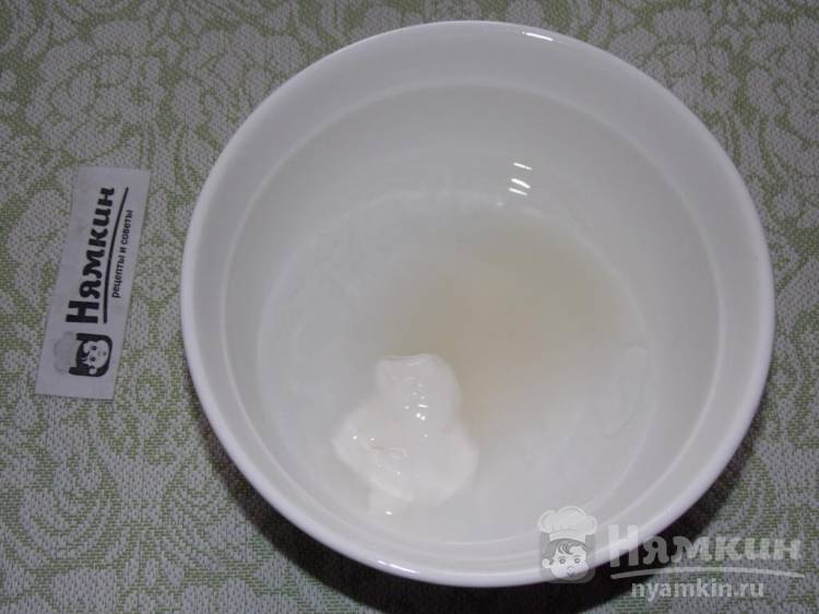 Вкусные тонкие блинчики на воде и сметане - фото шаг 1