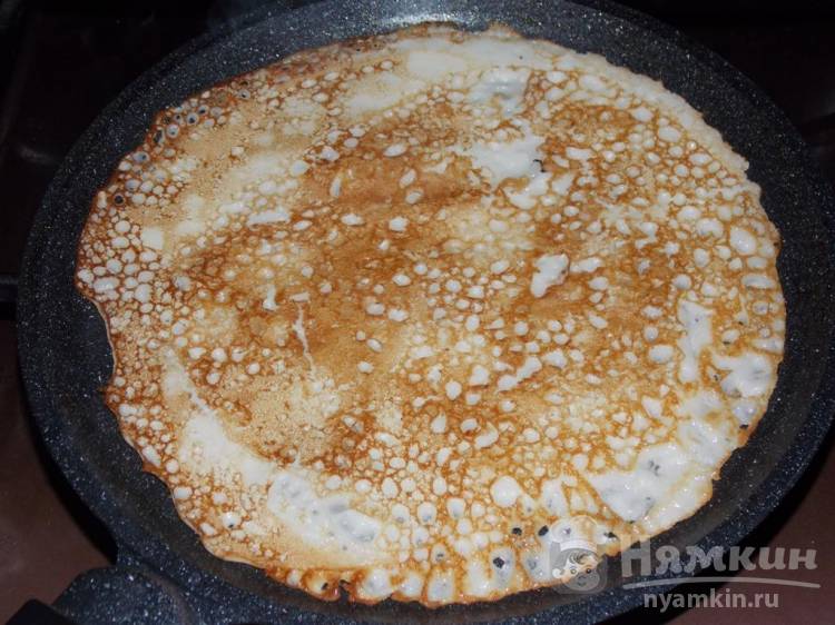 Вкусные тонкие блинчики на воде и сметане - фото шаг 4