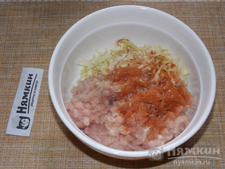 Тефтели, запеченные с картошкой в духовке в сметанном соусе — рецепт под сыром