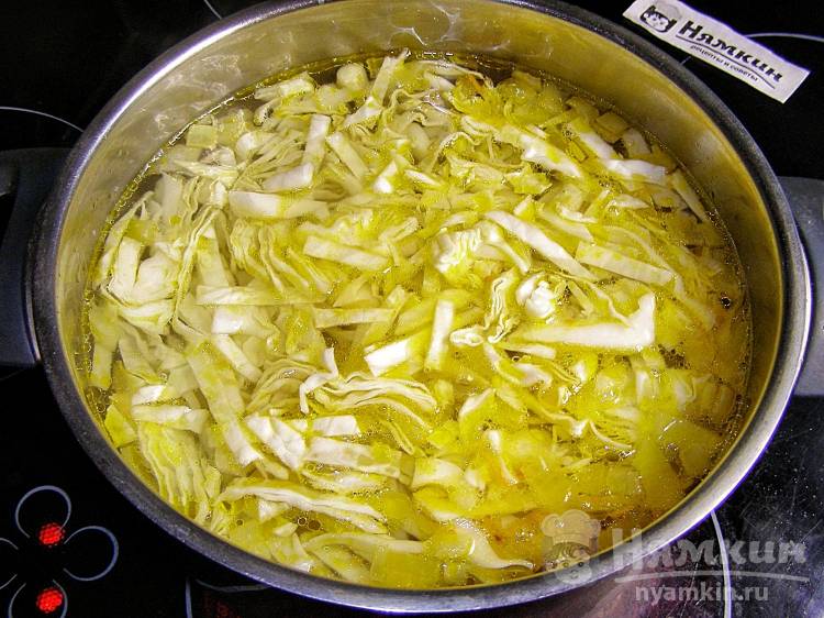 Постный рассольник с капустой и солёной черемшой - фото шаг 10