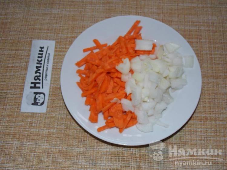 Суп-лапша с куриными крыльями, овощами и зеленью - фото шаг 1