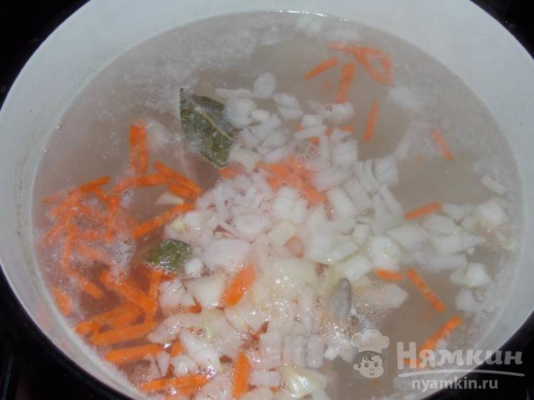 Суп-лапша с куриными крыльями, овощами и зеленью - фото шаг 4