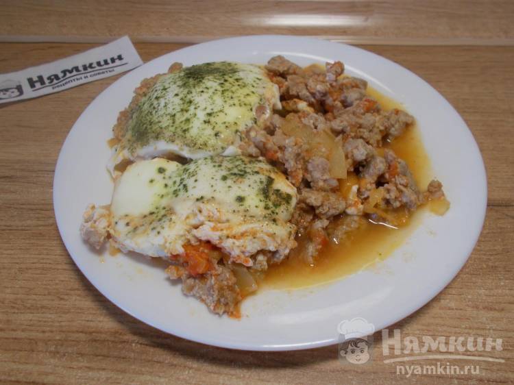 Яичница с куриным фаршем и овощами на завтрак - фото шаг 8