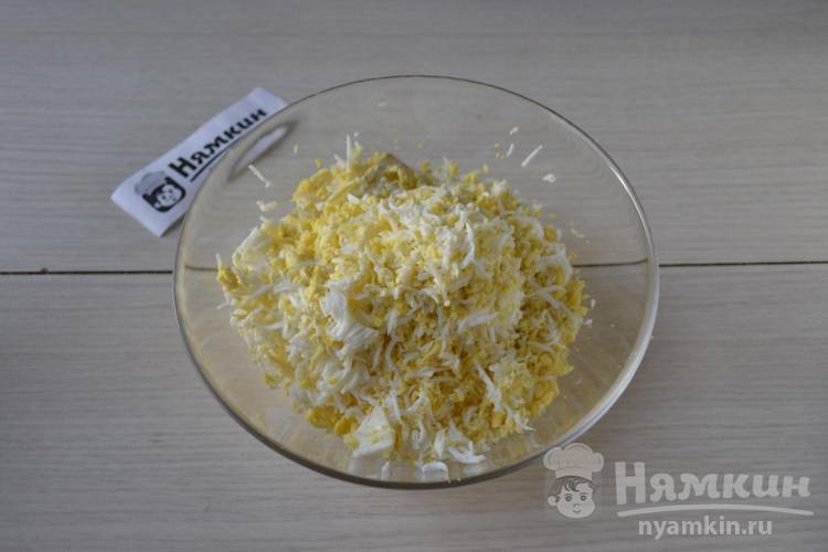 Хрустящие бутерброды со шпротами, сыром и яйцами - фото шаг 3