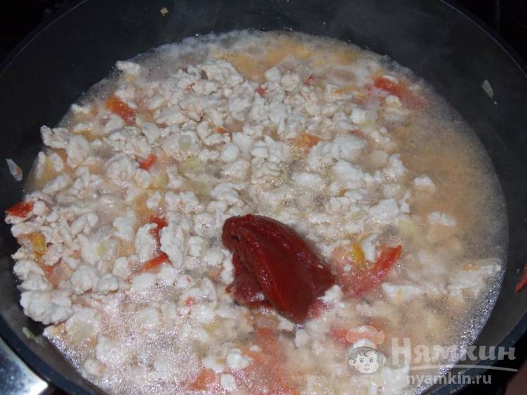 Вкусная лазанья с куриным фаршем, овощами и сыром в духовке - фото шаг 5