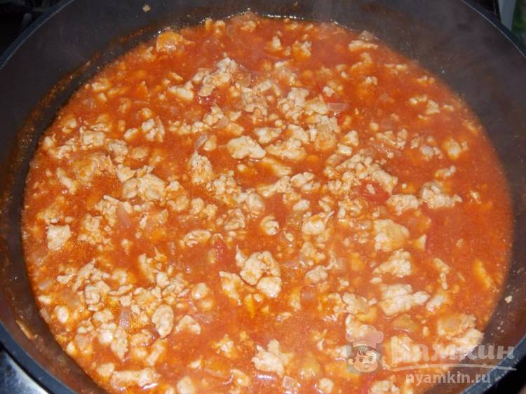Вкусная лазанья с куриным фаршем, овощами и сыром в духовке - фото шаг 6