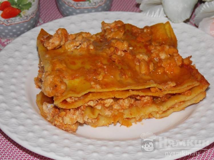 Вкусная лазанья с куриным фаршем, овощами и сыром в духовке - фото шаг 12