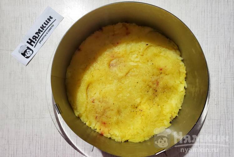 Слоёный салат со шпротами, вареными овощами и яйцом Шпрототорт - фото шаг 4