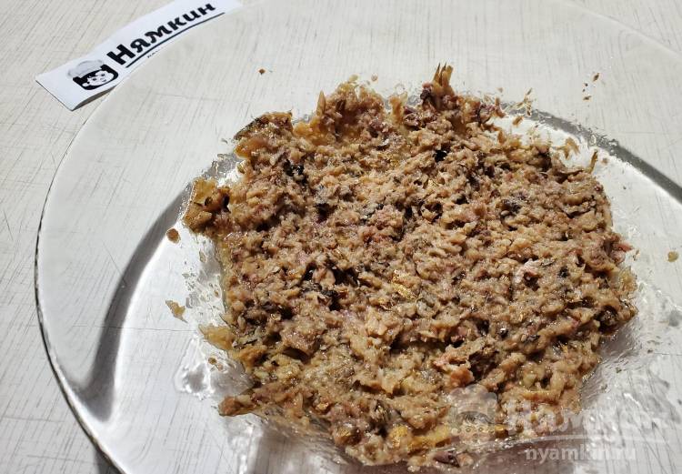 Слоёный салат со шпротами, вареными овощами и яйцом Шпрототорт - фото шаг 9