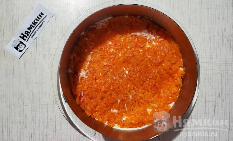 Слоёный салат со шпротами, вареными овощами и яйцом Шпрототорт - фото шаг 6
