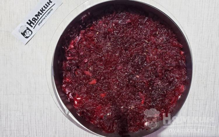 Слоёный салат со шпротами, вареными овощами и яйцом Шпрототорт - фото шаг 12