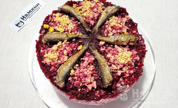 Слоёный салат со шпротами, вареными овощами и яйцом Шпрототорт - фото шаг 14