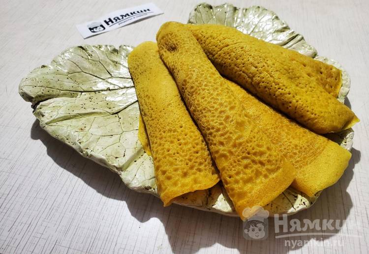 Яркие фаршированные блинчики с куркумой и начинкой из крабовых палочек и вареных яиц - фото шаг 12