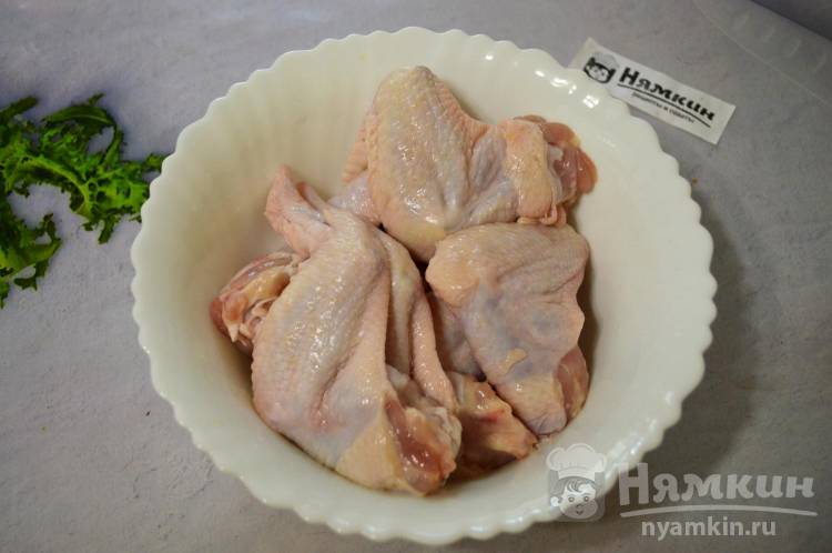 Куриные крылышки в маринаде на сковороде