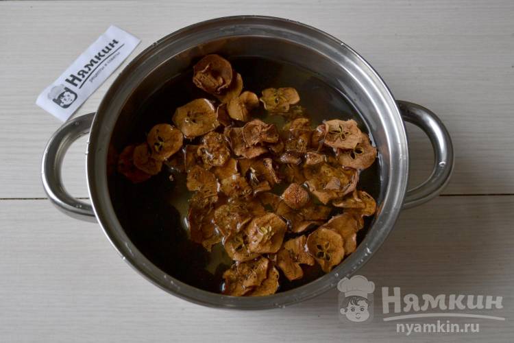 Компот из сушеных яблок, изюма и чернослива - фото шаг 3