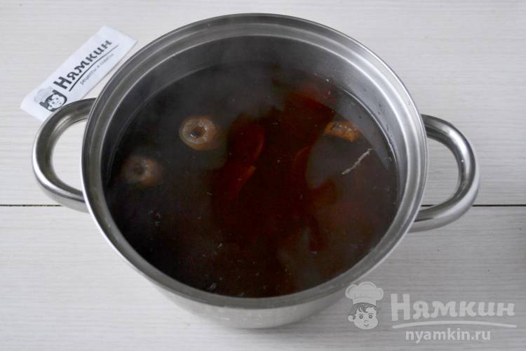 Компот из сушеных яблок, изюма и чернослива - фото шаг 4