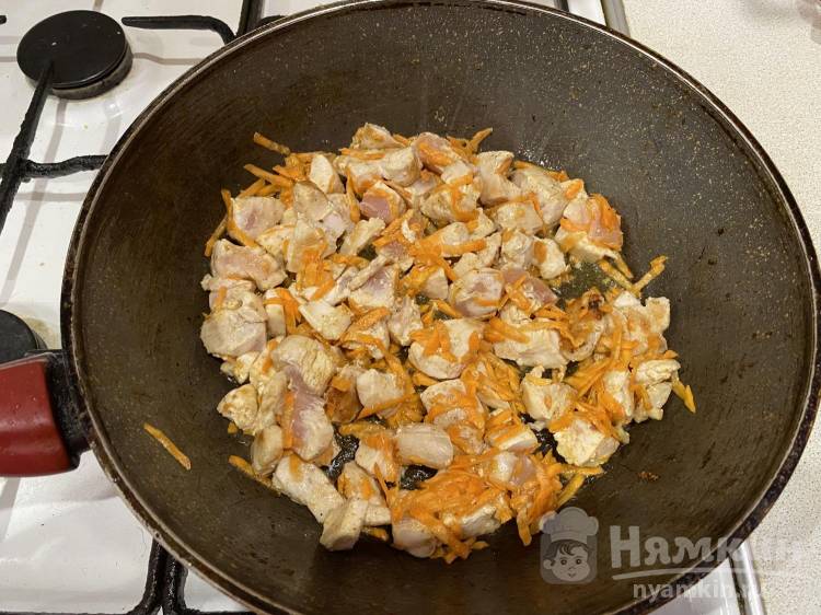 Подлива с мукой, томатной пастой и куриным филе для вторых блюд - фото шаг 6