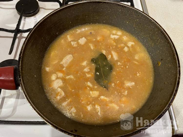 Подлива с мукой, томатной пастой и куриным филе для вторых блюд - фото шаг 13