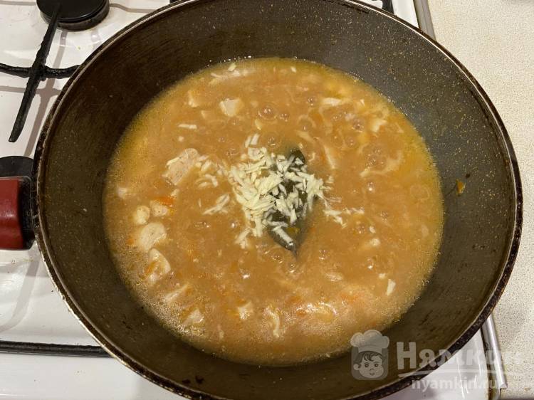 Подлива с мукой, томатной пастой и куриным филе для вторых блюд - фото шаг 14