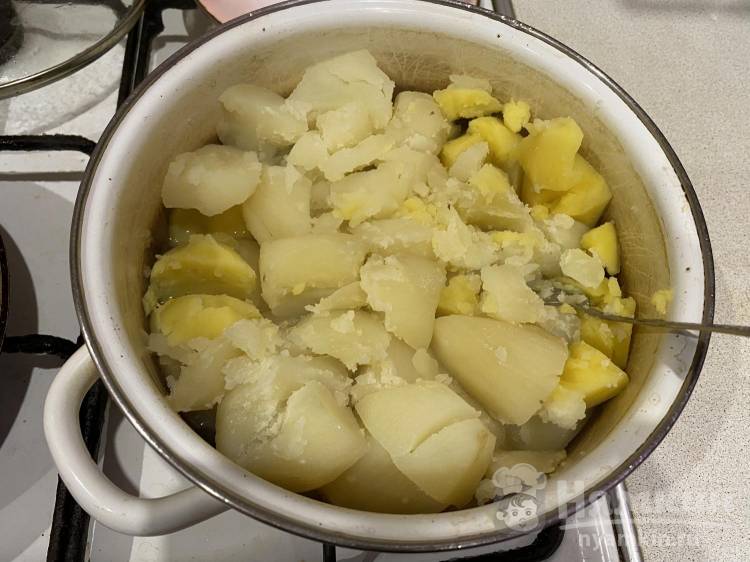 Что можно приготовить из тушенки и картошки?