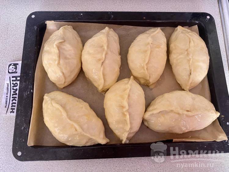 Дрожжевые пирожки с капустой и луком в духовке - фото шаг 14