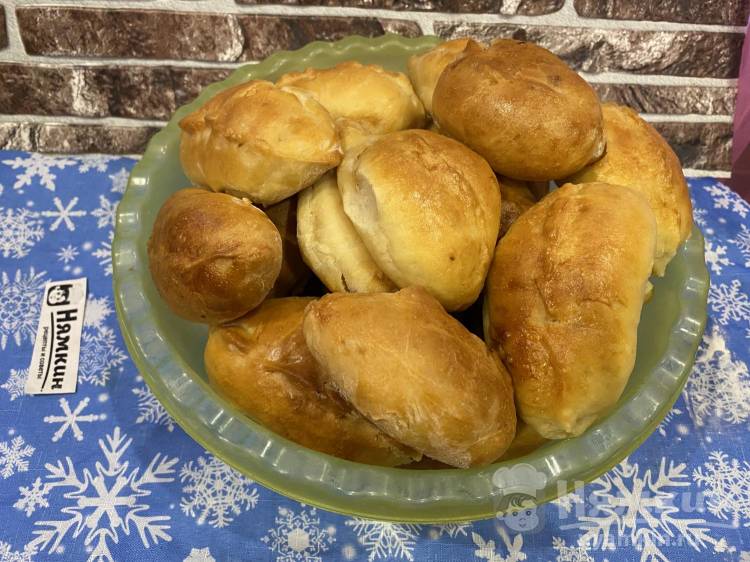 Дрожжевые пирожки с капустой и луком в духовке - фото шаг 16