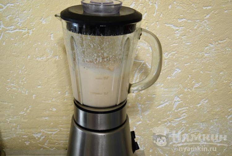 Домашний смузи из молока и ряженки с протертой клюквой - фото шаг 5