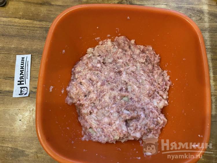 Котлеты из смешанного мясного фарша с луком на сковороде - фото шаг 9