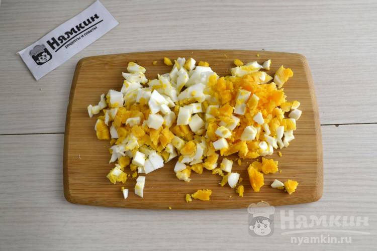 Окрошка на квасе с картошкой, вареной курицей и редиской - фото шаг 3
