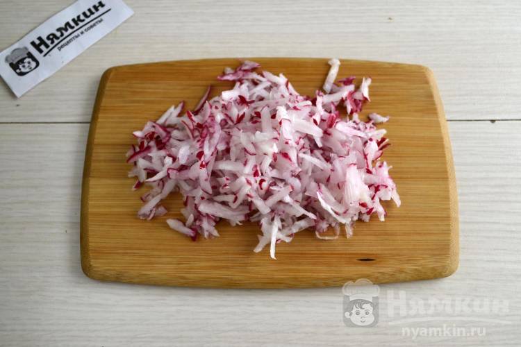 Окрошка на квасе с картошкой, вареной курицей и редиской - фото шаг 4