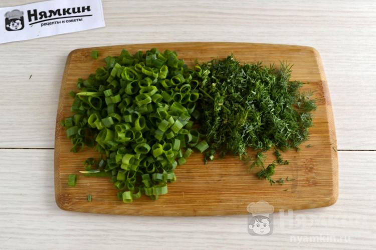 Окрошка на квасе с картошкой, вареной курицей и редиской - фото шаг 6