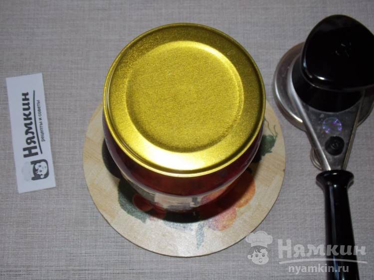 Компот из красной смородины с лимоном и мелиссой на зиму - фото шаг 5