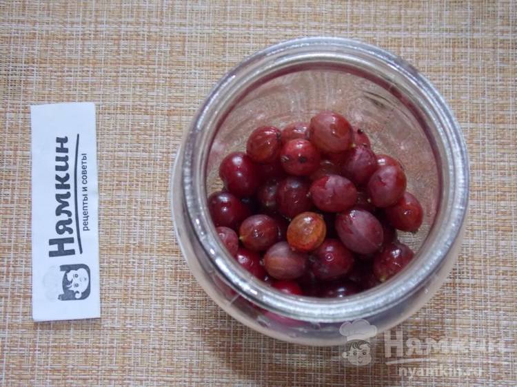Компот из вишни с крыжовником и лимоном на зиму без стерилизации - фото шаг 2